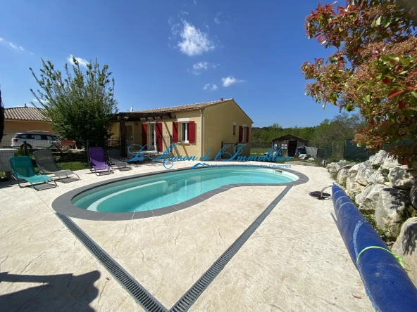 Villa de plain-pied avec piscine à Ledignan - Terrain de 840 m2 et 4 chambres