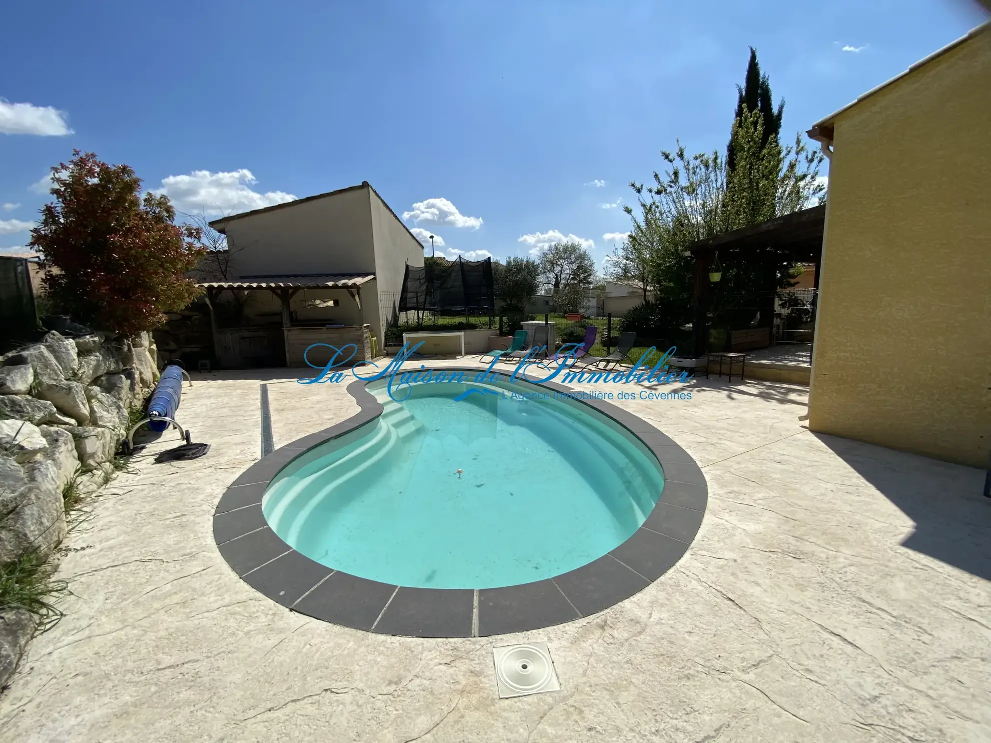 Villa de plain-pied avec piscine à Ledignan - Terrain de 840 m2 et 4 chambres 