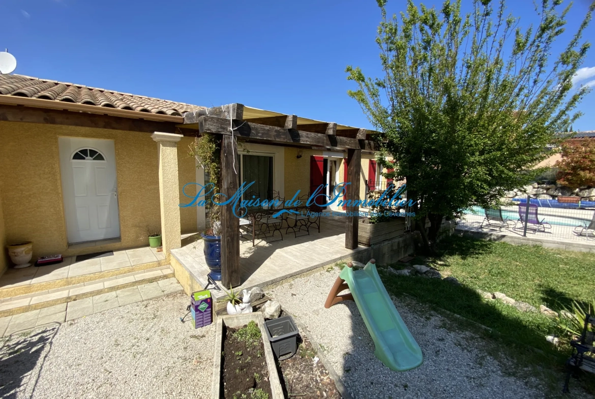 Villa de plain-pied avec piscine à Ledignan - Terrain de 840 m2 et 4 chambres 
