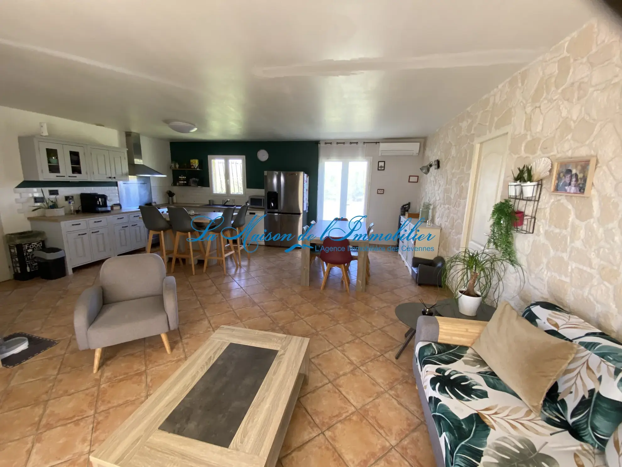 Villa de plain-pied avec piscine à Ledignan - Terrain de 840 m2 et 4 chambres 