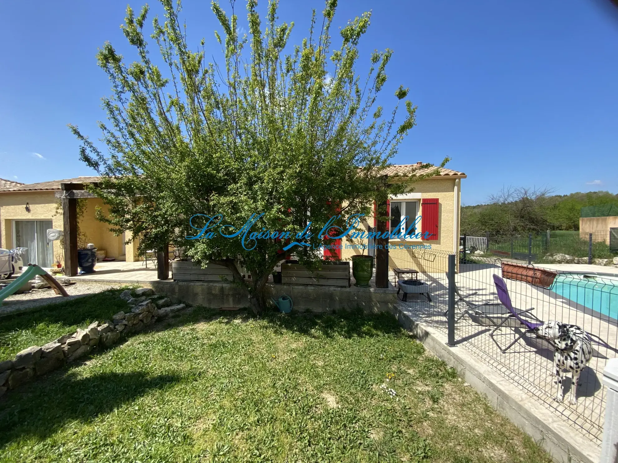 Villa de plain-pied avec piscine à Ledignan - Terrain de 840 m2 et 4 chambres 