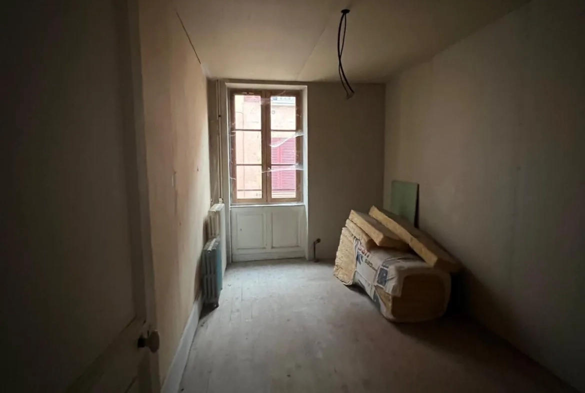 Maison à rénover à Charlieu, potentiel d'investissement ou résidence principale 