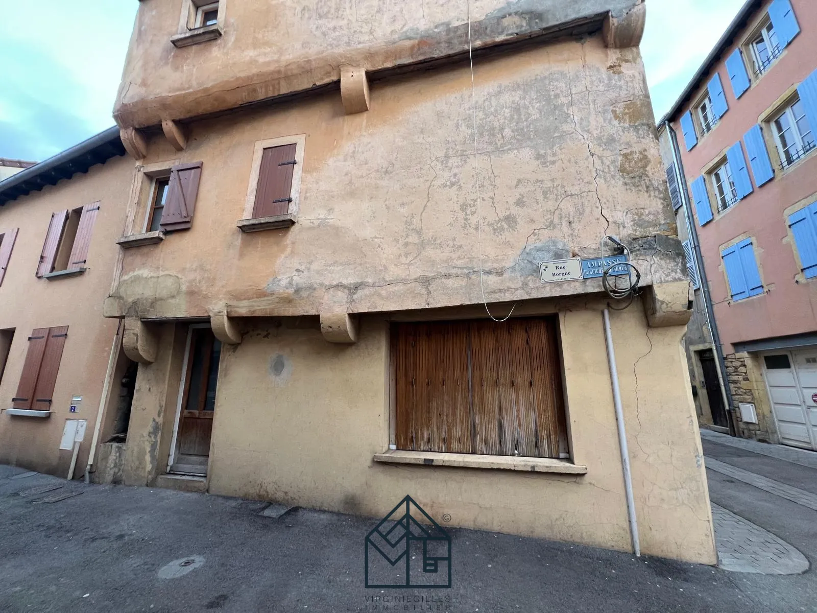 Maison à rénover à Charlieu, potentiel d'investissement ou résidence principale 