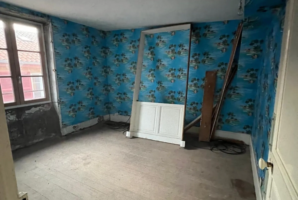 Maison à rénover à Charlieu, potentiel d'investissement ou résidence principale 
