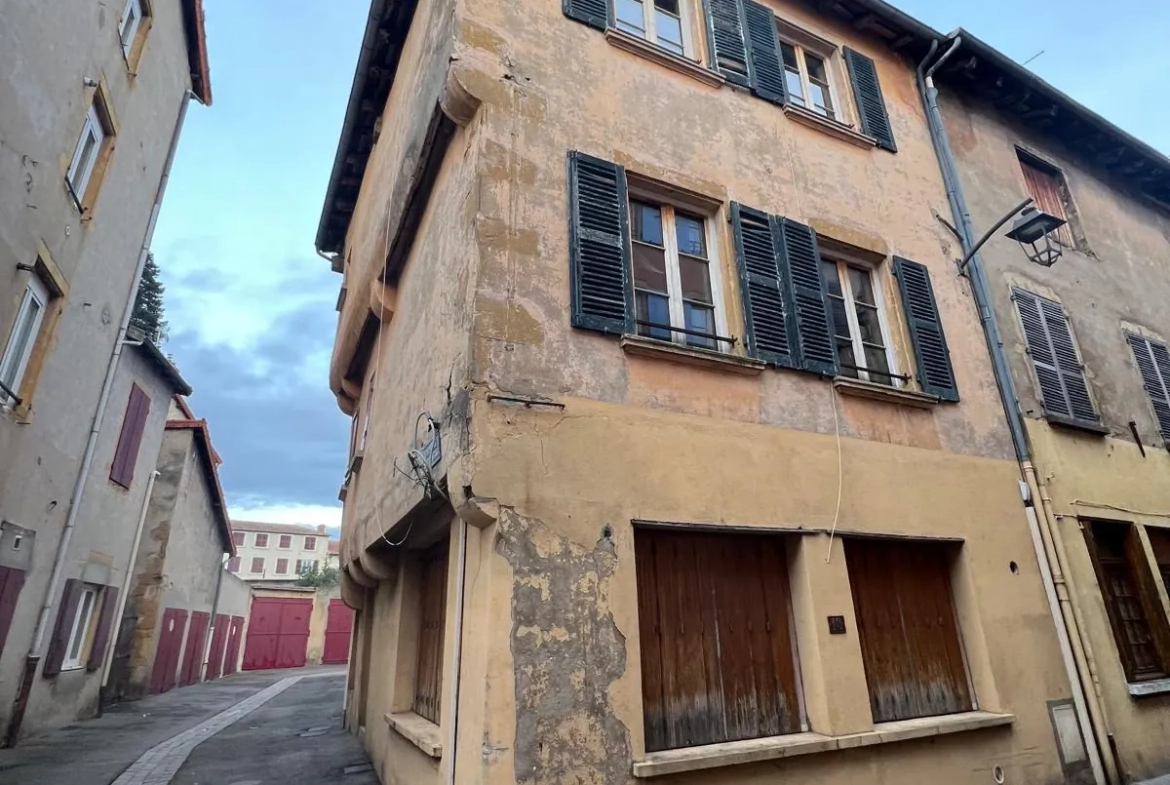 Maison à rénover à Charlieu, potentiel d'investissement ou résidence principale 