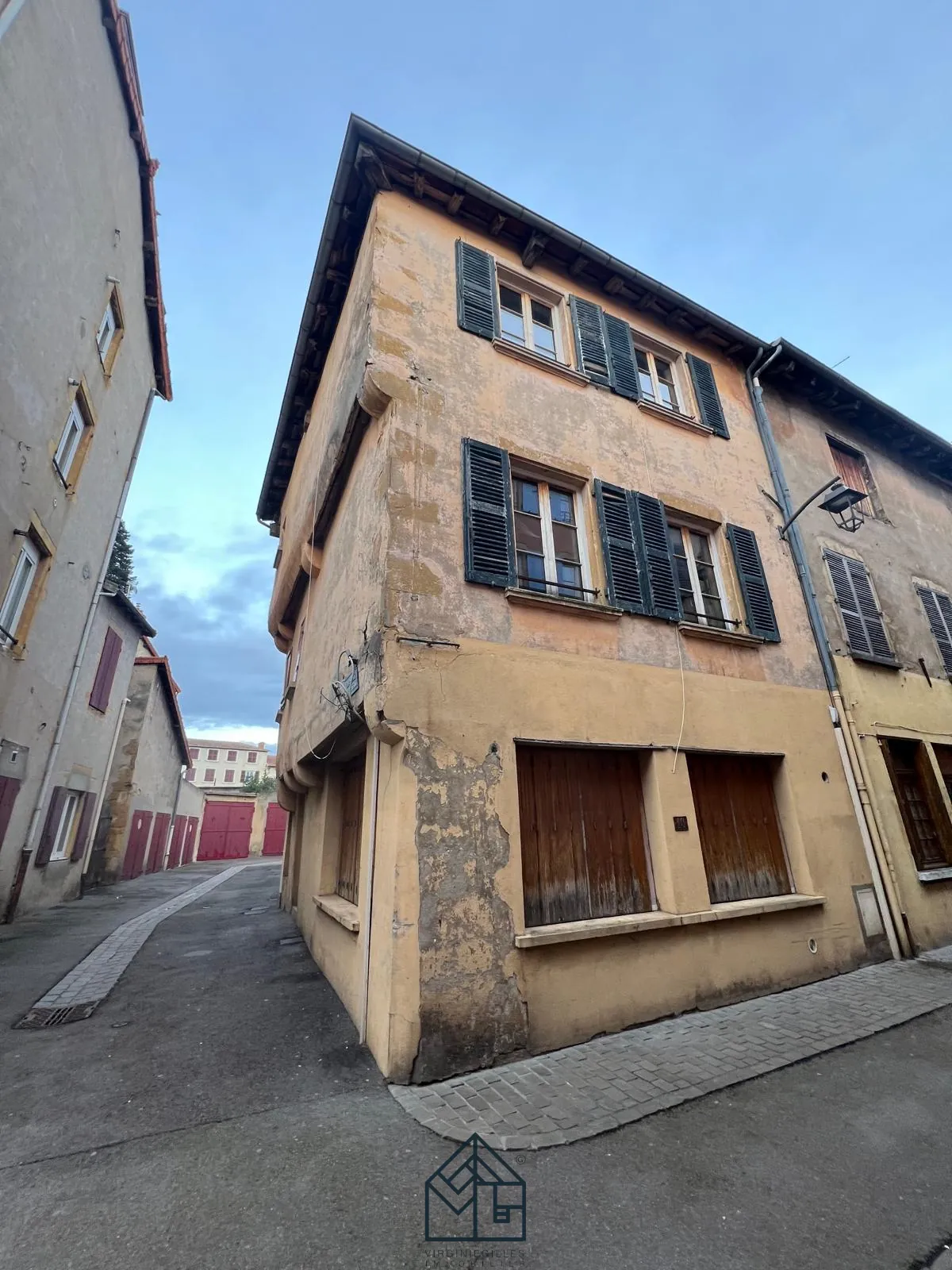 Maison à rénover à Charlieu, potentiel d'investissement ou résidence principale 
