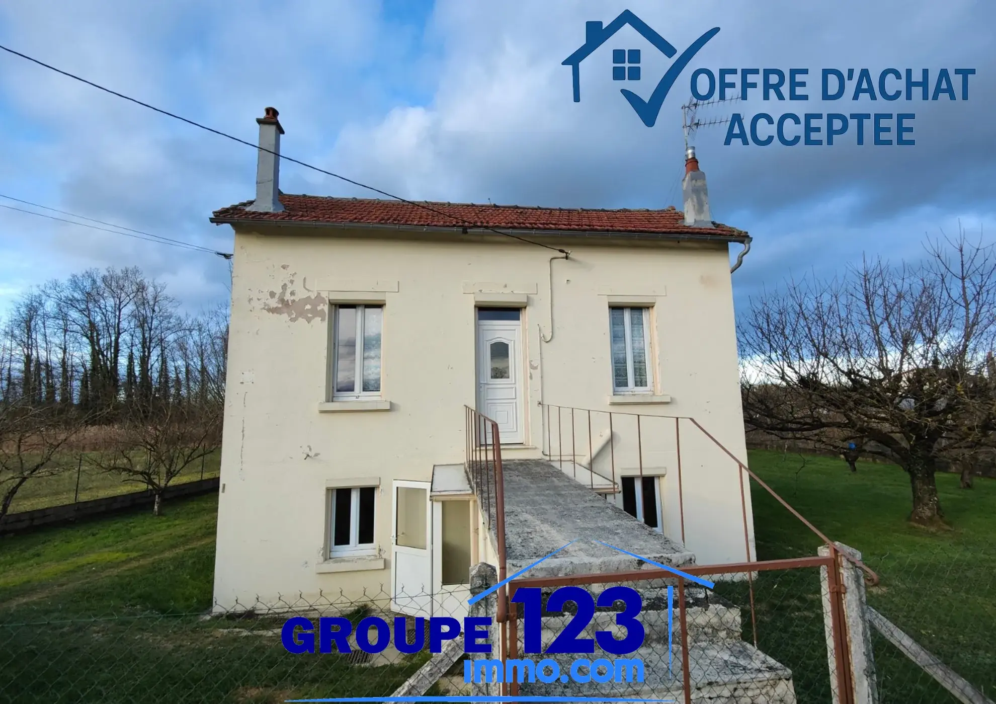 Maison à rénover à Migennes avec grand terrain et dépendances 