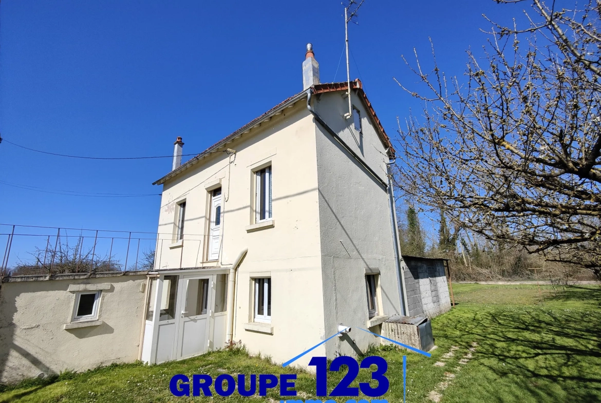 Maison à rénover à Migennes avec grand terrain et dépendances 