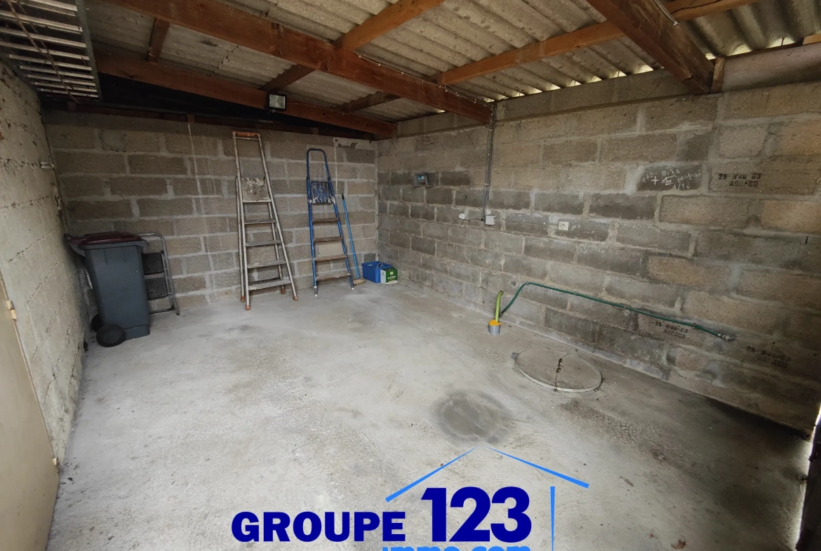 Maison à rénover à Migennes avec grand terrain et dépendances 