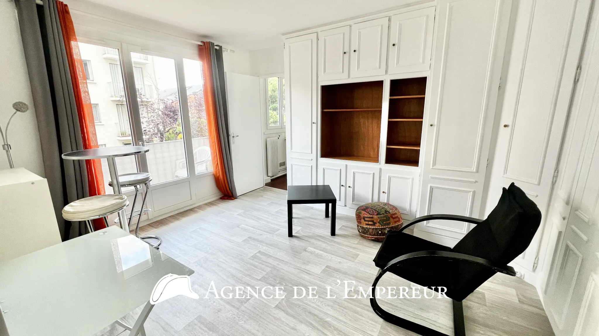 Studio de 25 m² avec balcon, parking et cave à Rueil-Malmaison 