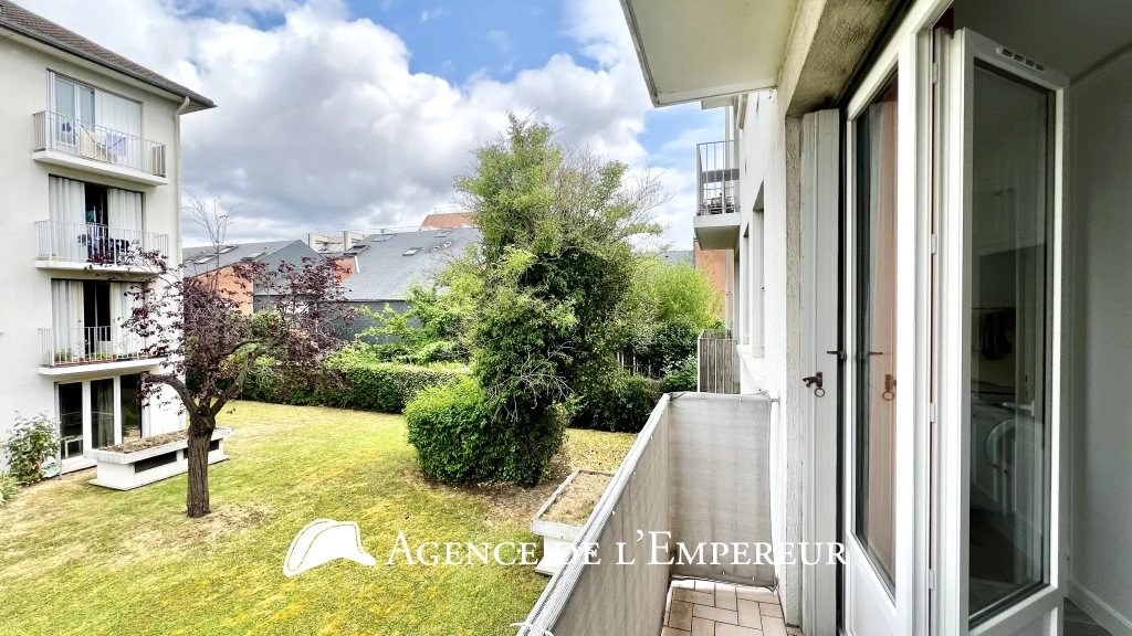 Studio de 25 m² avec balcon, parking et cave à Rueil-Malmaison