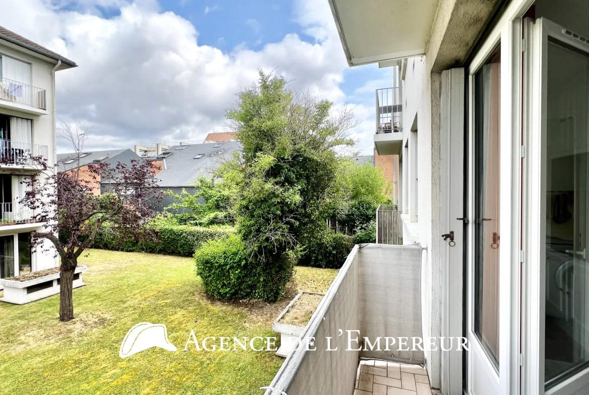 Studio de 25 m² avec balcon, parking et cave à Rueil-Malmaison 