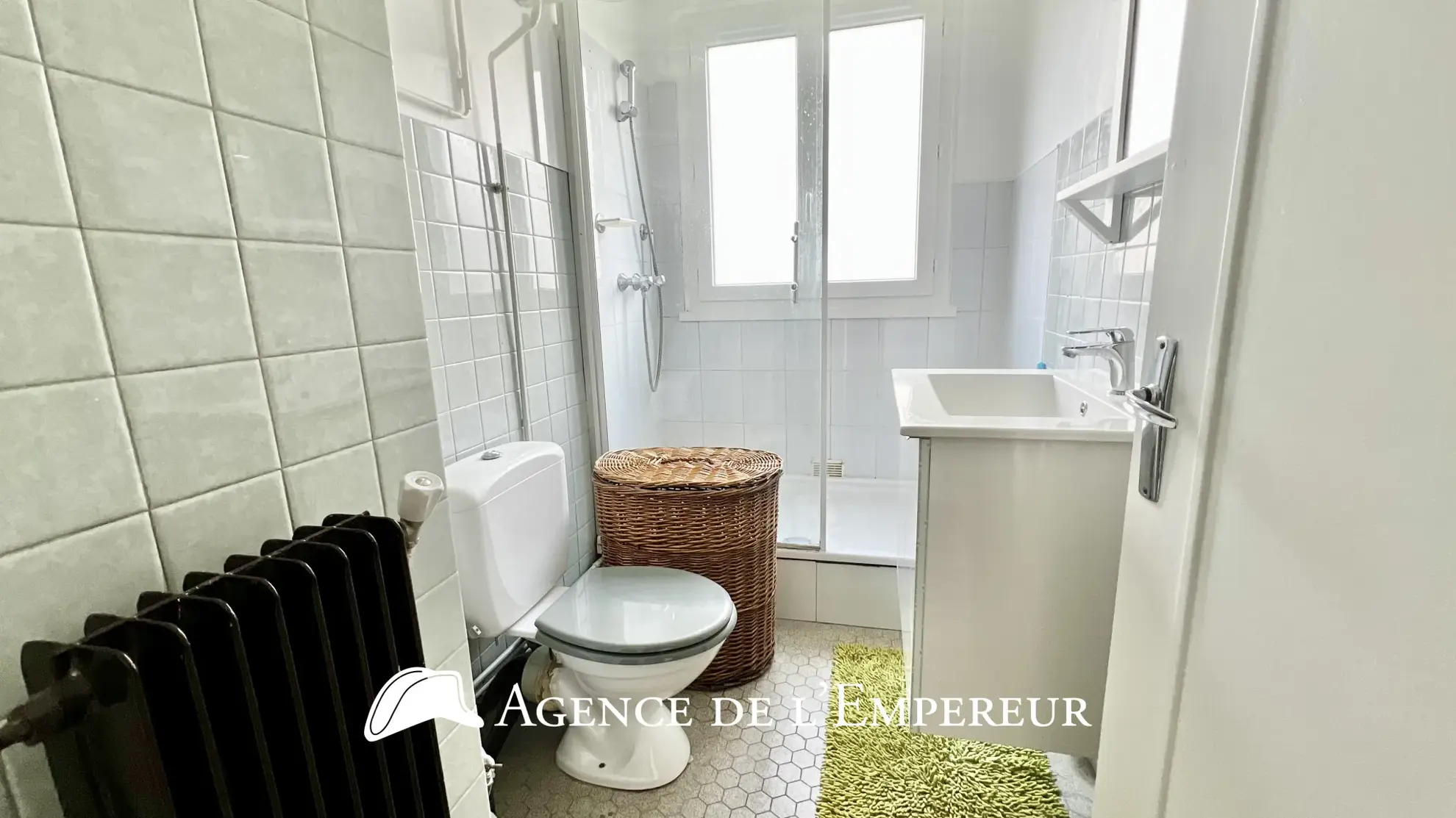 Studio de 25 m² avec balcon, parking et cave à Rueil-Malmaison 