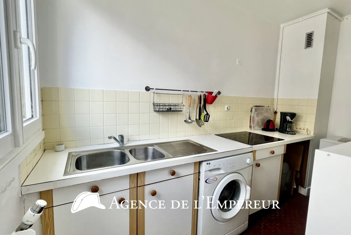 Studio de 25 m² avec balcon, parking et cave à Rueil-Malmaison 