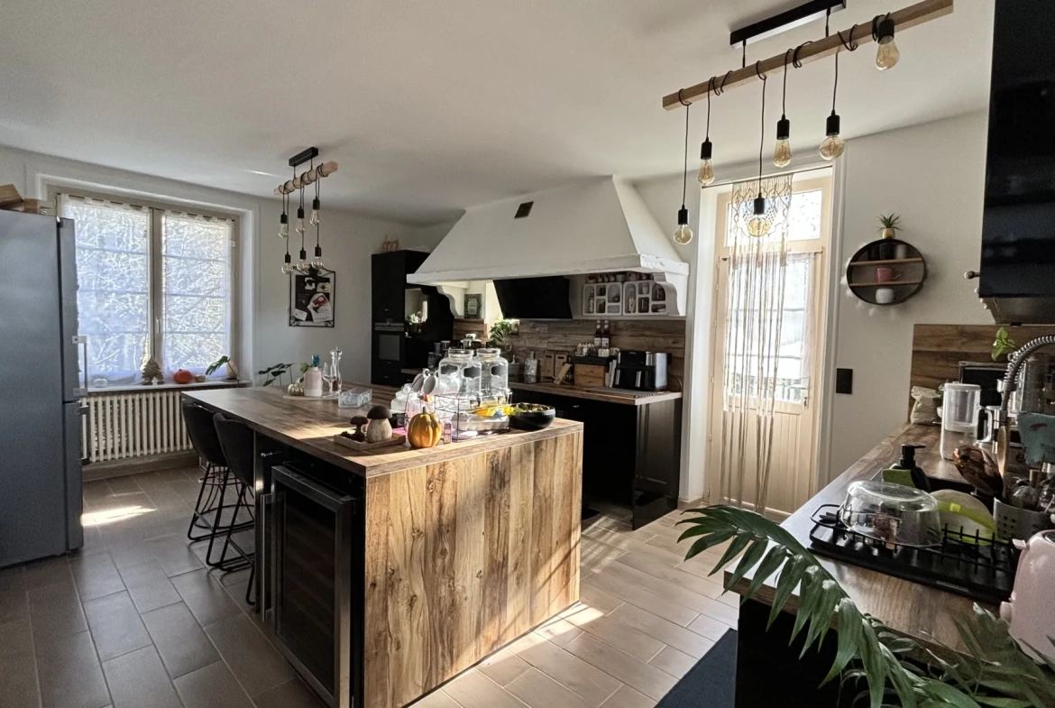 Maison spacieuse à Saint Augustin, Corrèze - Grand terrain et potentiel d'aménagement 