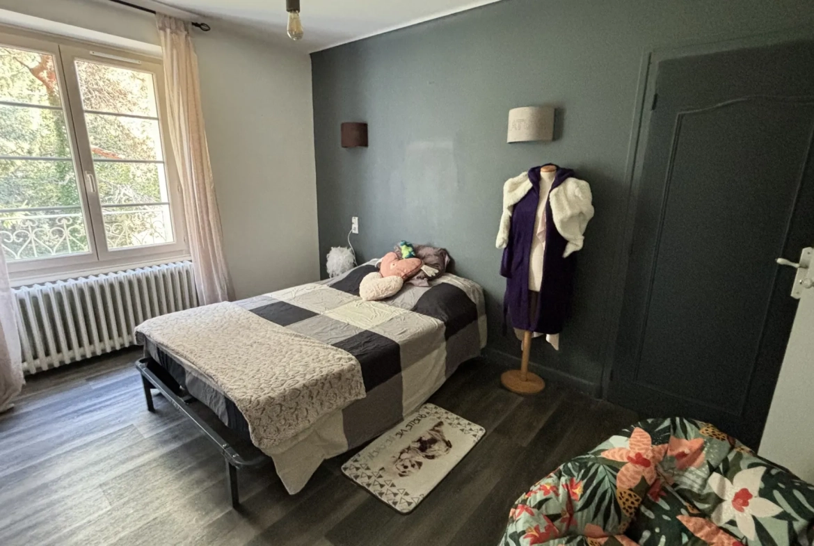 Maison spacieuse à Saint Augustin, Corrèze - Grand terrain et potentiel d'aménagement 