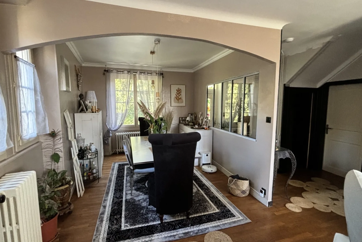 Maison spacieuse à Saint Augustin, Corrèze - Grand terrain et potentiel d'aménagement 