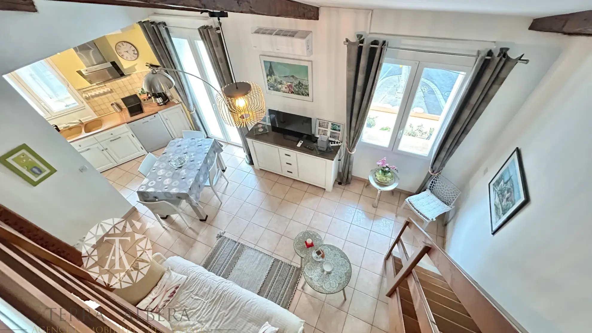 Appartement rénové de 48,64 m² au centre d'Argelès avec mezzanine et proximité des commodités 