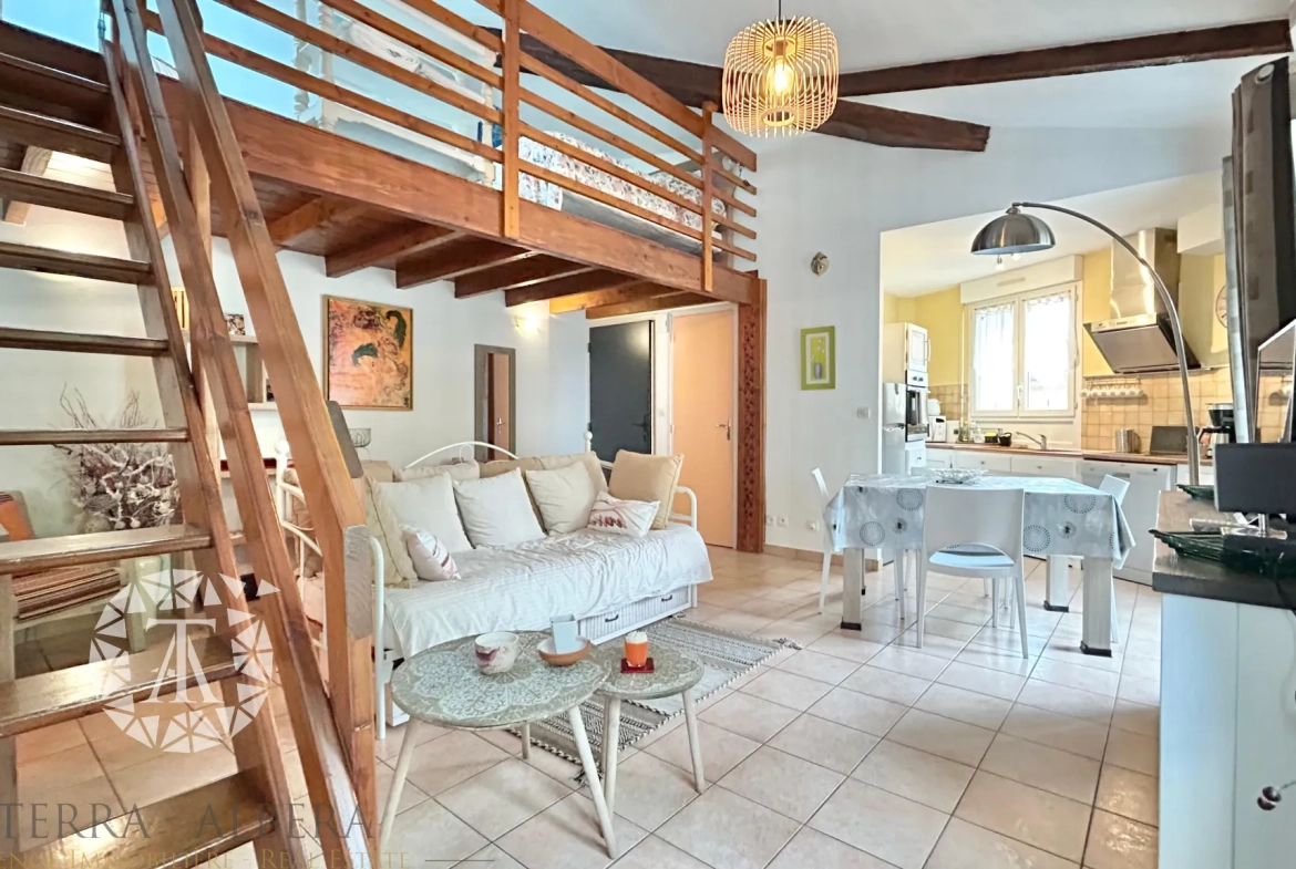 Appartement rénové de 48,64 m² au centre d'Argelès avec mezzanine et proximité des commodités 