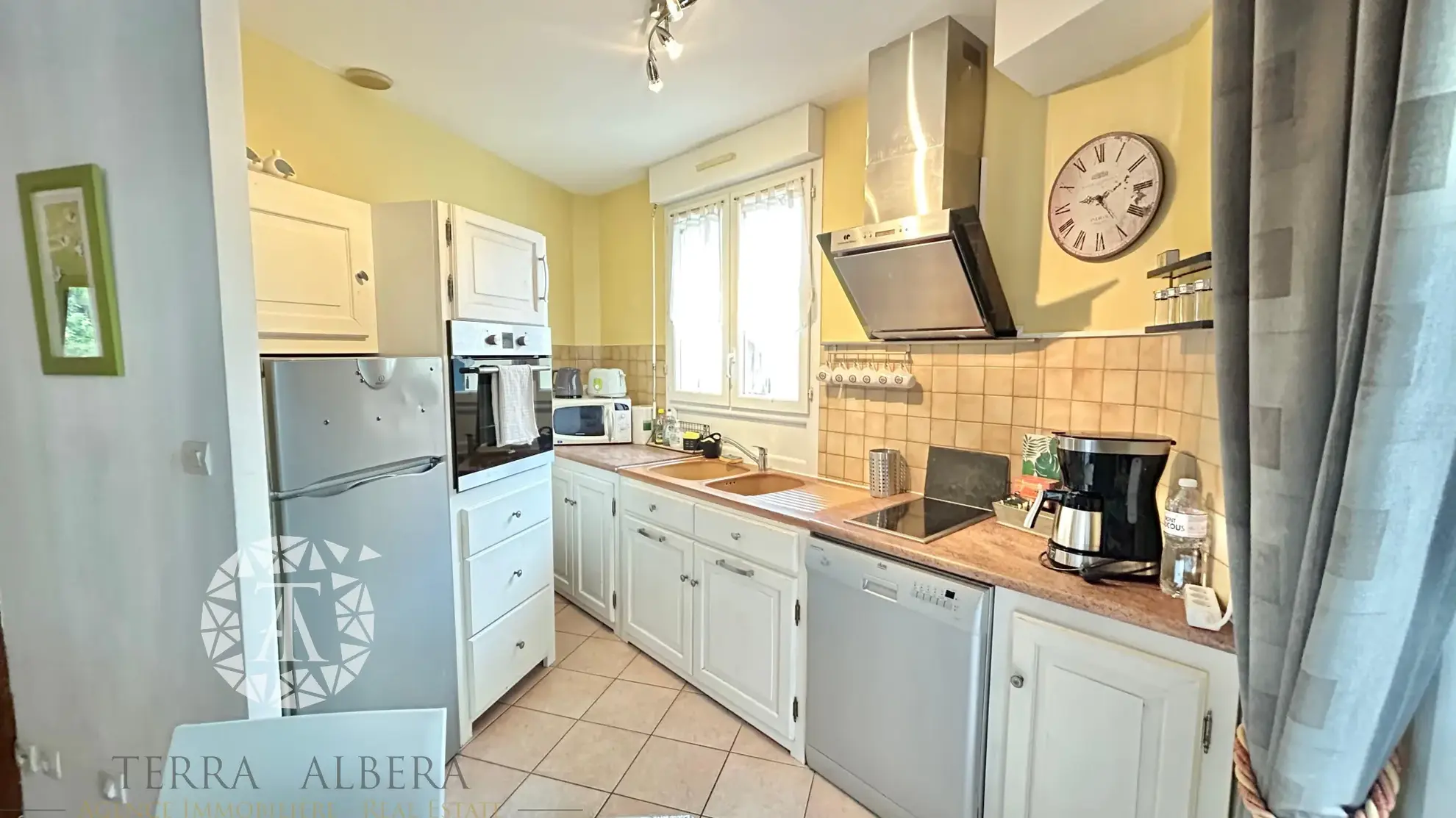 Appartement rénové de 48,64 m² au centre d'Argelès avec mezzanine et proximité des commodités 