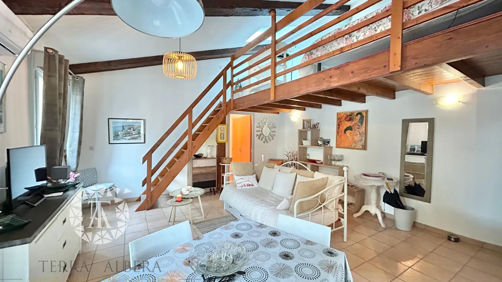 Appartement rénové de 48,64 m² au centre d'Argelès avec mezzanine et proximité des commodités 