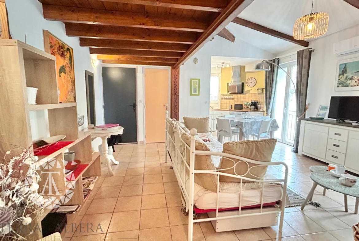 Appartement rénové de 48,64 m² au centre d'Argelès avec mezzanine et proximité des commodités 