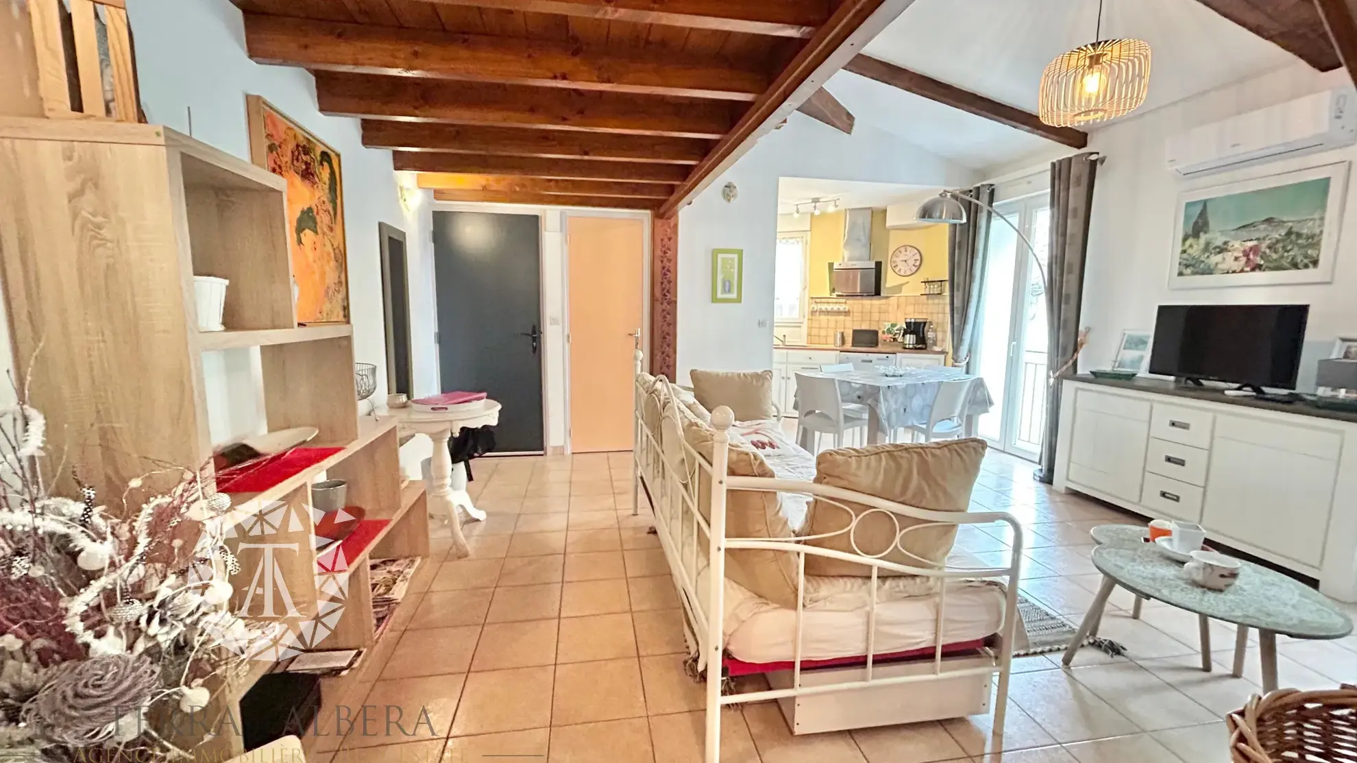 Appartement rénové de 48,64 m² au centre d'Argelès avec mezzanine et proximité des commodités 