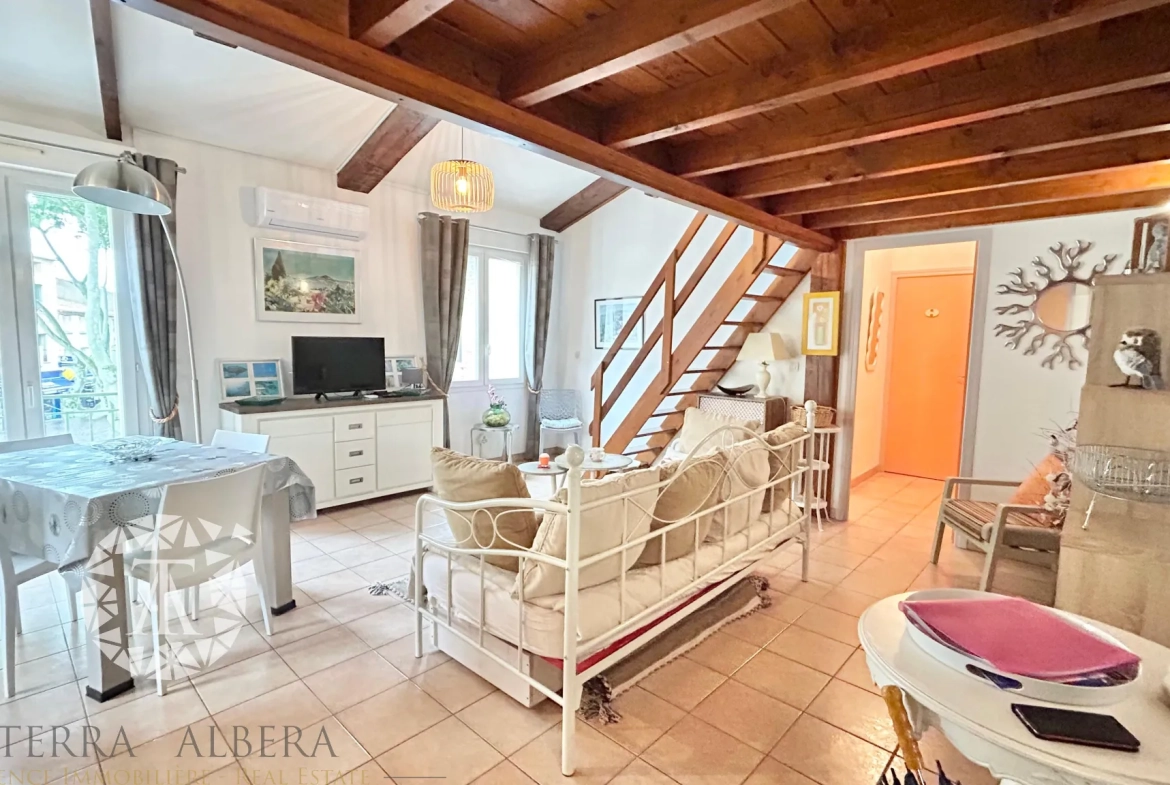 Appartement rénové de 48,64 m² au centre d'Argelès avec mezzanine et proximité des commodités 