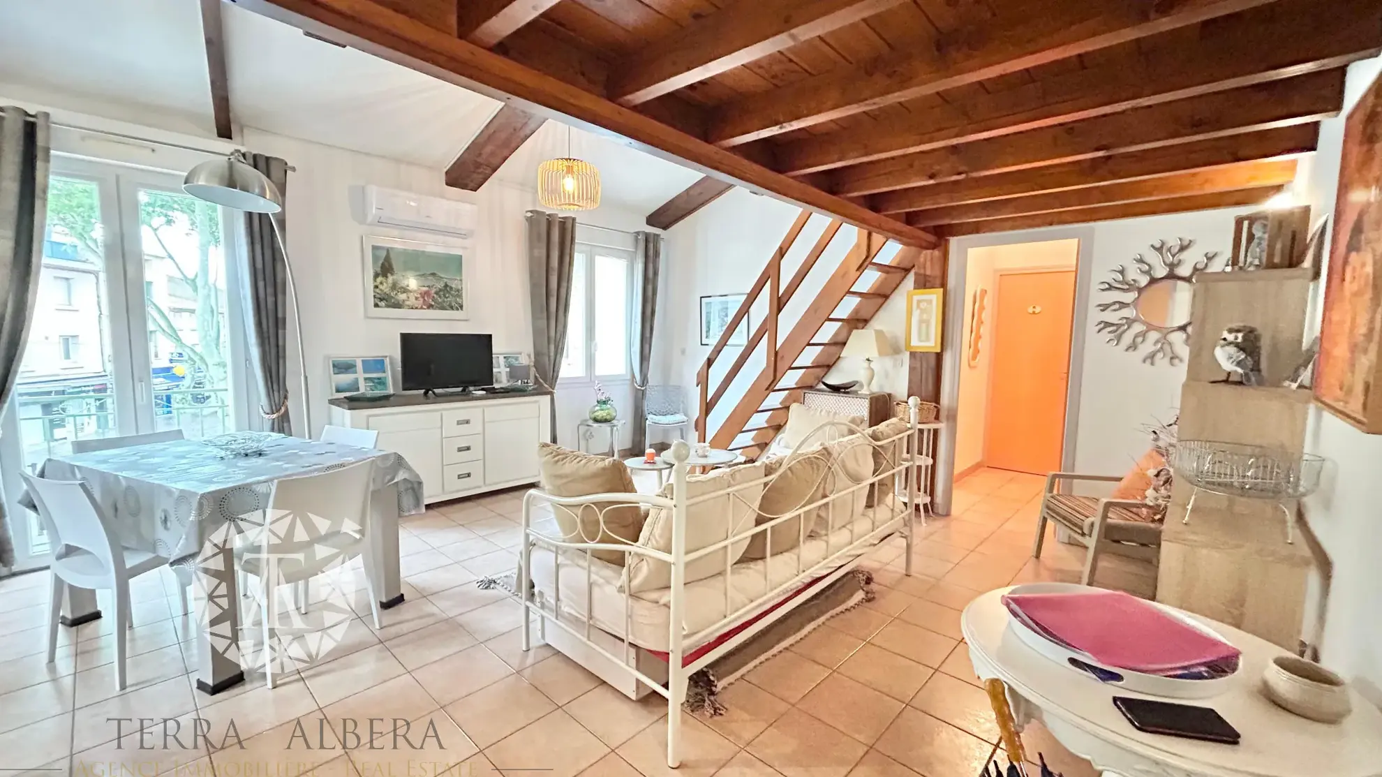 Appartement rénové de 48,64 m² au centre d'Argelès avec mezzanine et proximité des commodités 