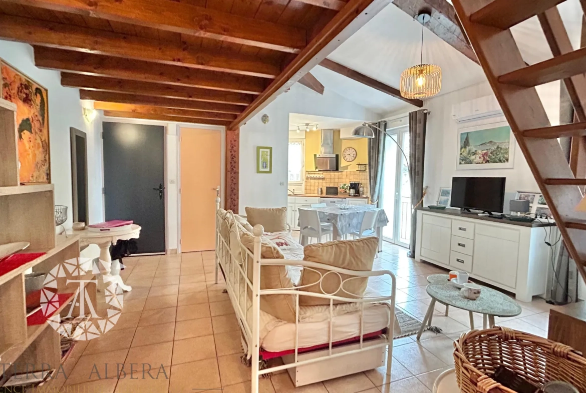 Appartement rénové de 48,64 m² au centre d'Argelès avec mezzanine et proximité des commodités 