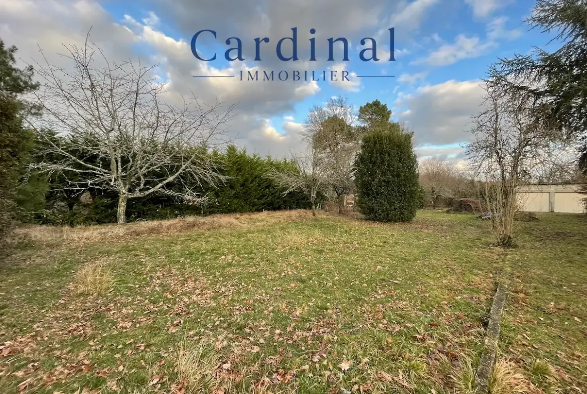 Terrain constructible de 951 m2 à Coursac, calme et arboré, proximité commodités 