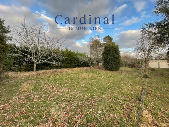 Terrain constructible de 951 m2 à Coursac, calme et arboré, proximité commodités
