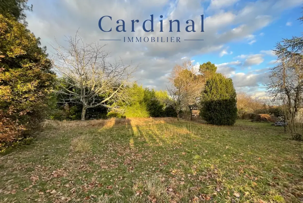 Terrain constructible de 951 m2 à Coursac, calme et arboré, proximité commodités 