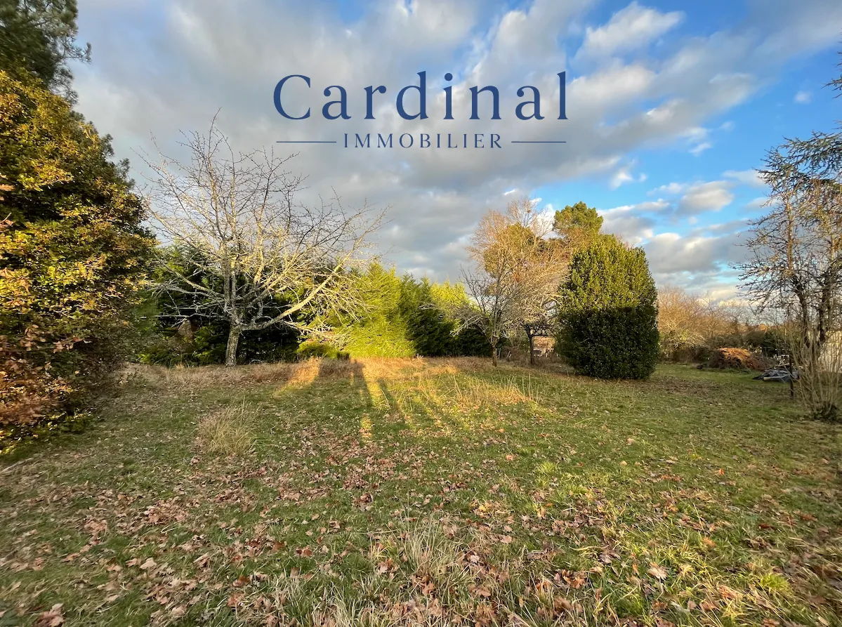 Terrain constructible de 951 m2 à Coursac, calme et arboré, proximité commodités 