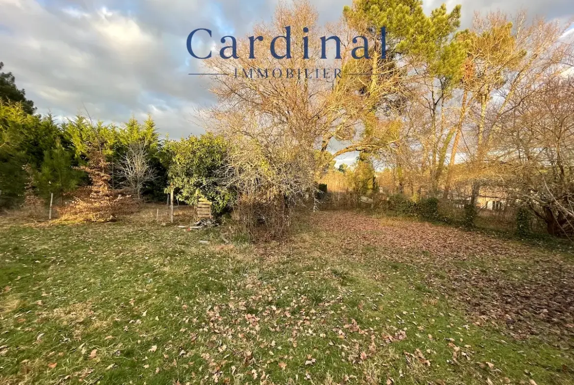Terrain constructible de 951 m2 à Coursac, calme et arboré, proximité commodités 