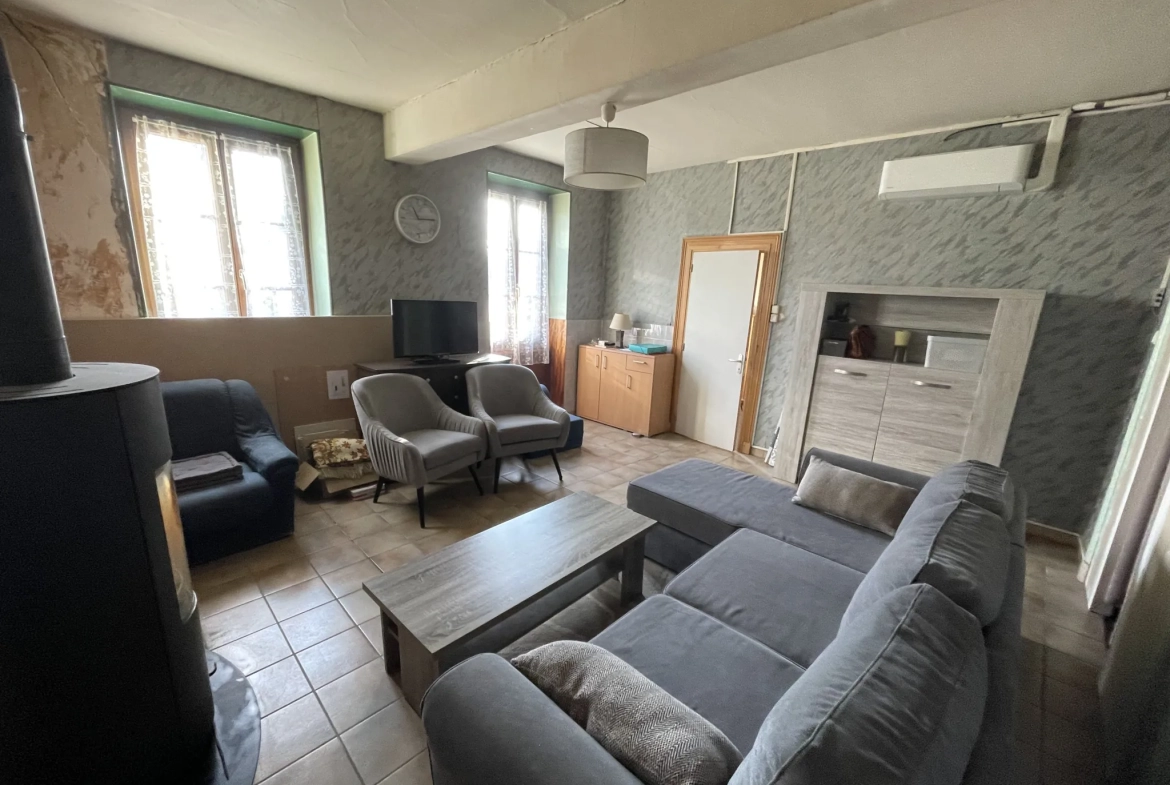 Maison de maître à Cognat-Lyonne avec terrain de 3500 m² et dépendances 