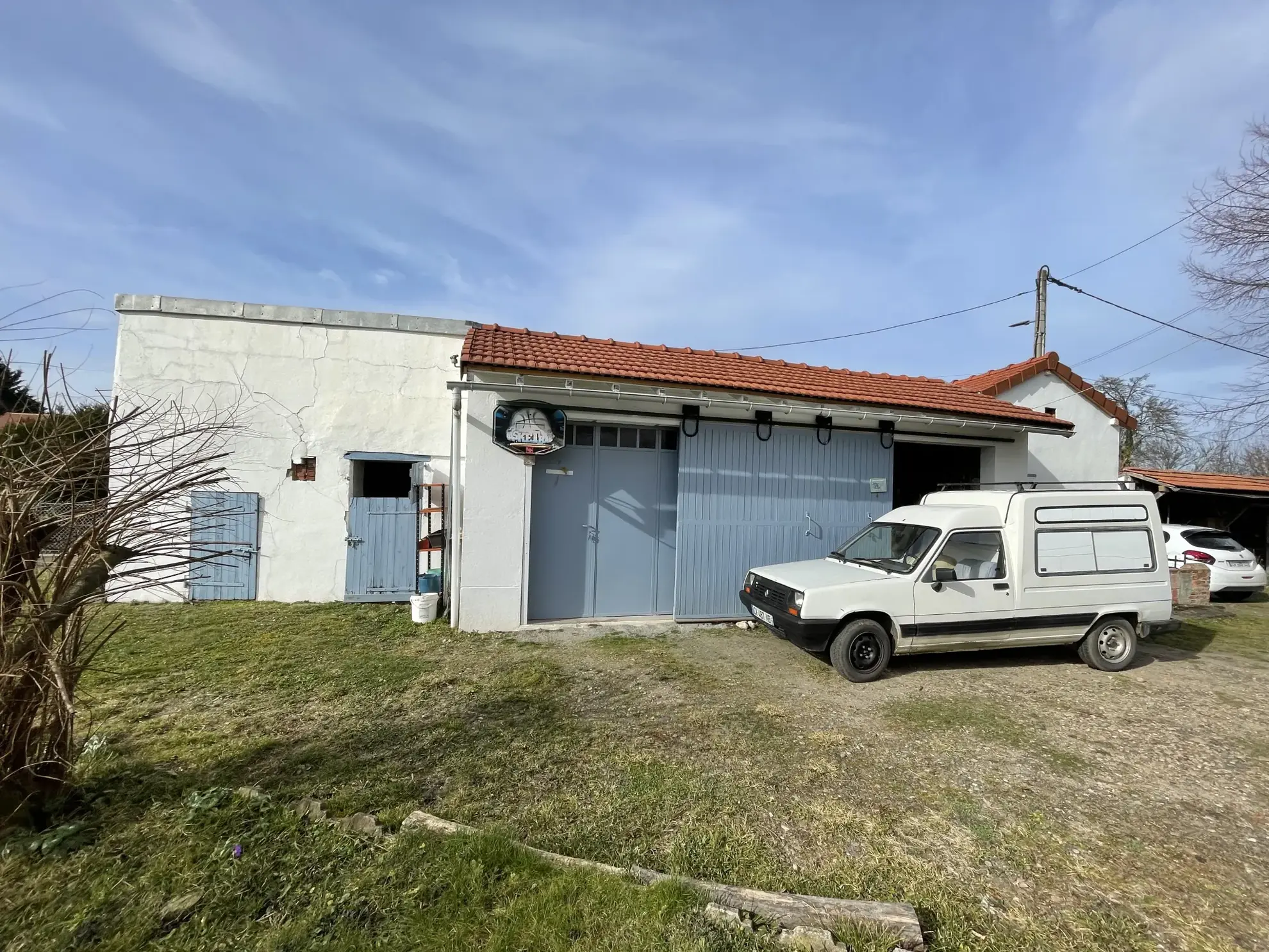 Maison de maître à Cognat-Lyonne avec terrain de 3500 m² et dépendances 
