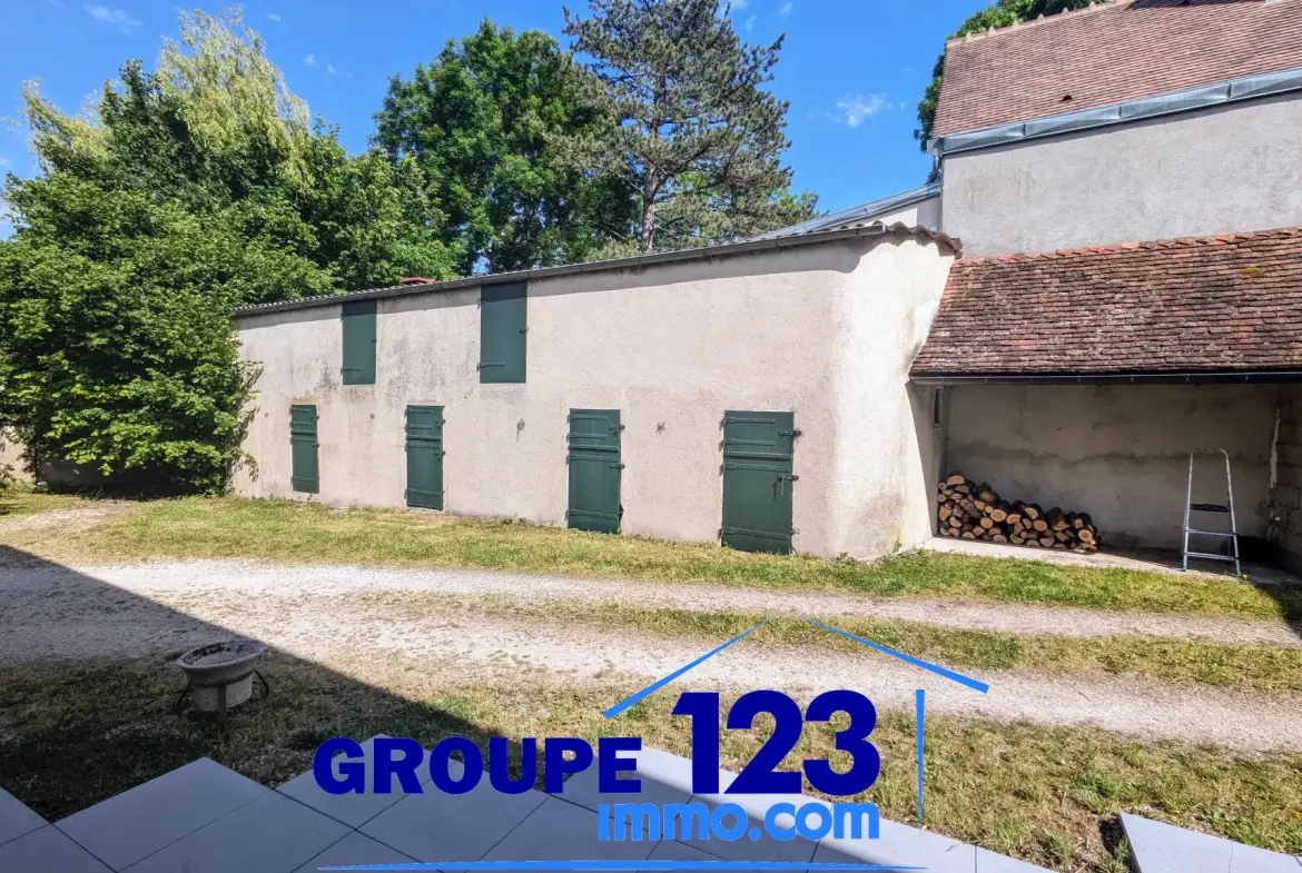 Maison ancienne avec dépendances et jardin clôturé à Vincelles proche d'Auxerre 