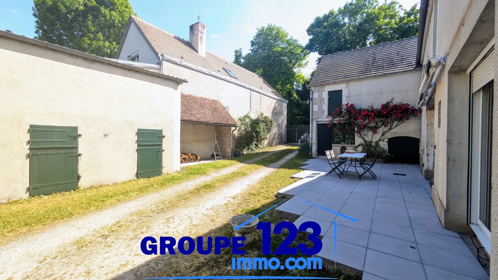 Maison ancienne avec dépendances et jardin clôturé à Vincelles proche d'Auxerre 