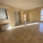 Appartement à vendre de 90m² à Vierzon en centre-ville avec terrasse et parking