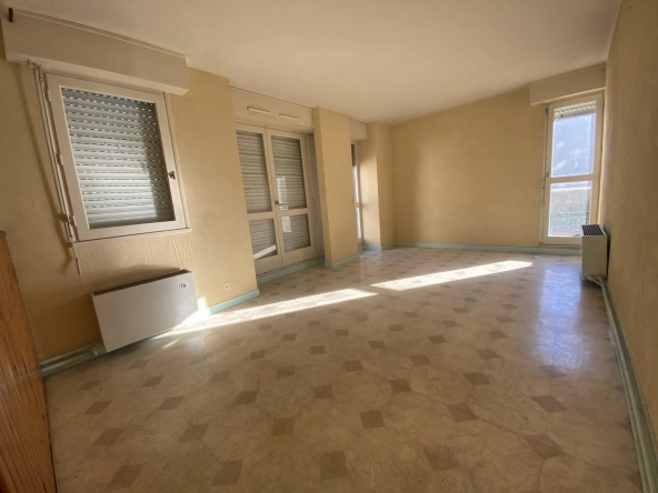 Appartement à vendre de 90m² à Vierzon en centre-ville avec terrasse et parking