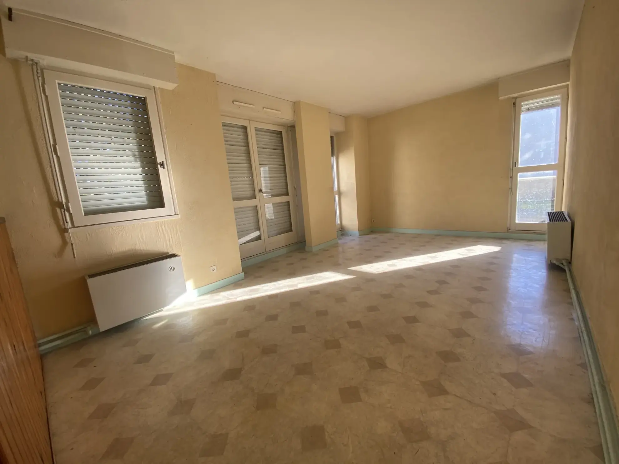 Appartement à vendre de 90m² à Vierzon en centre-ville avec terrasse et parking 