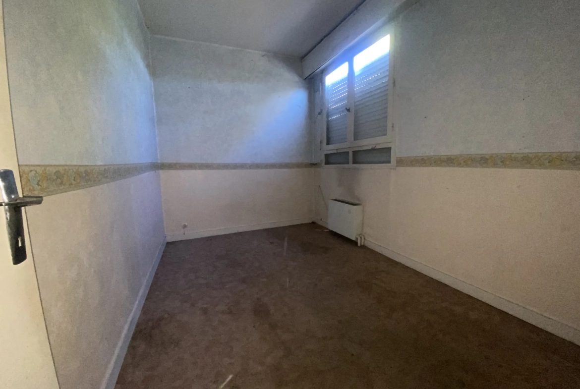 Appartement à vendre de 90m² à Vierzon en centre-ville avec terrasse et parking 