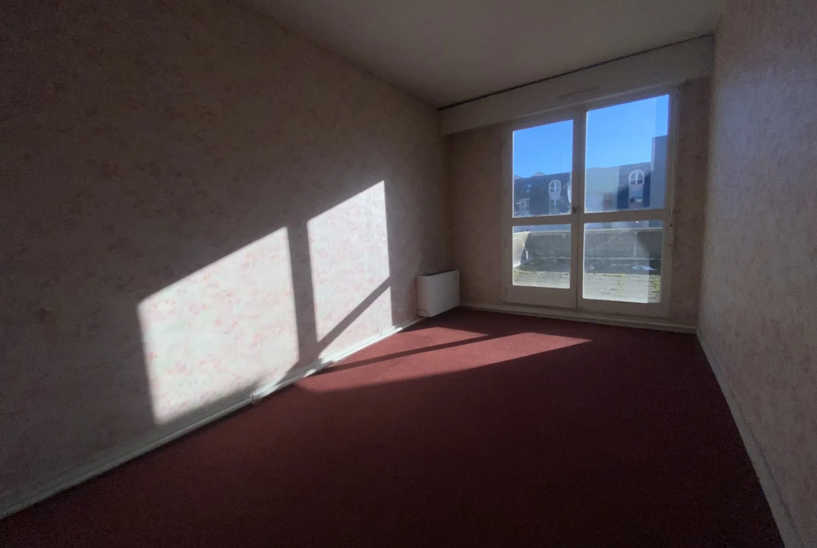 Appartement à vendre de 90m² à Vierzon en centre-ville avec terrasse et parking 