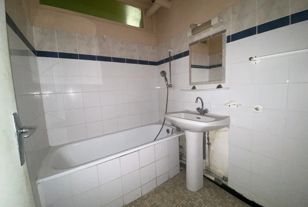 Appartement à vendre de 90m² à Vierzon en centre-ville avec terrasse et parking 
