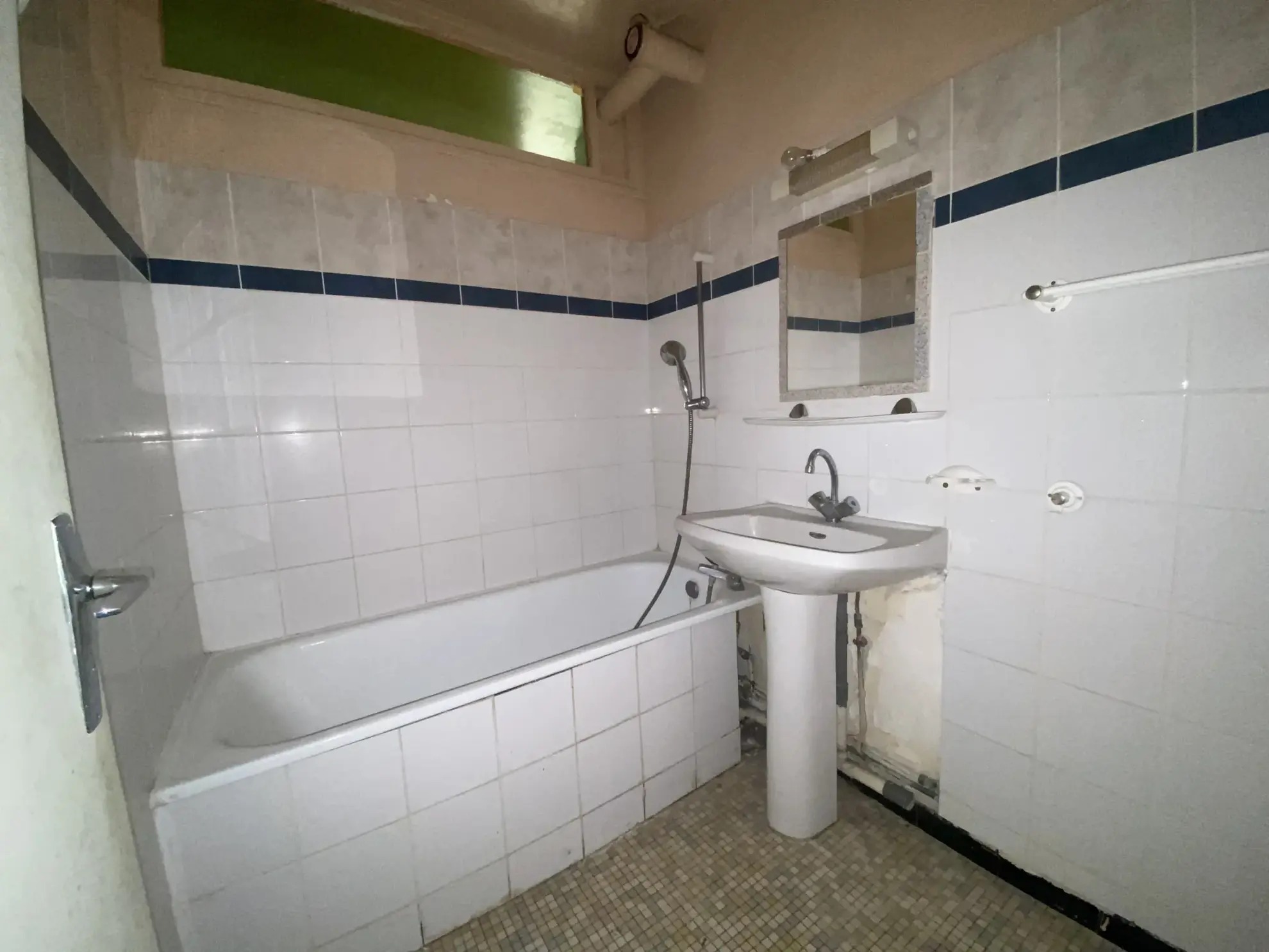 Appartement à vendre de 90m² à Vierzon en centre-ville avec terrasse et parking 