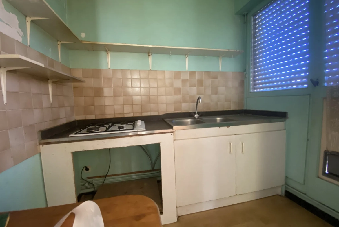 Appartement à vendre de 90m² à Vierzon en centre-ville avec terrasse et parking 