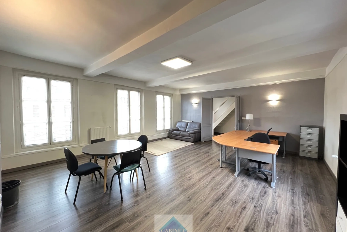 Immeuble de bureaux à vendre au cœur d'Abbeville, hyper-centre 