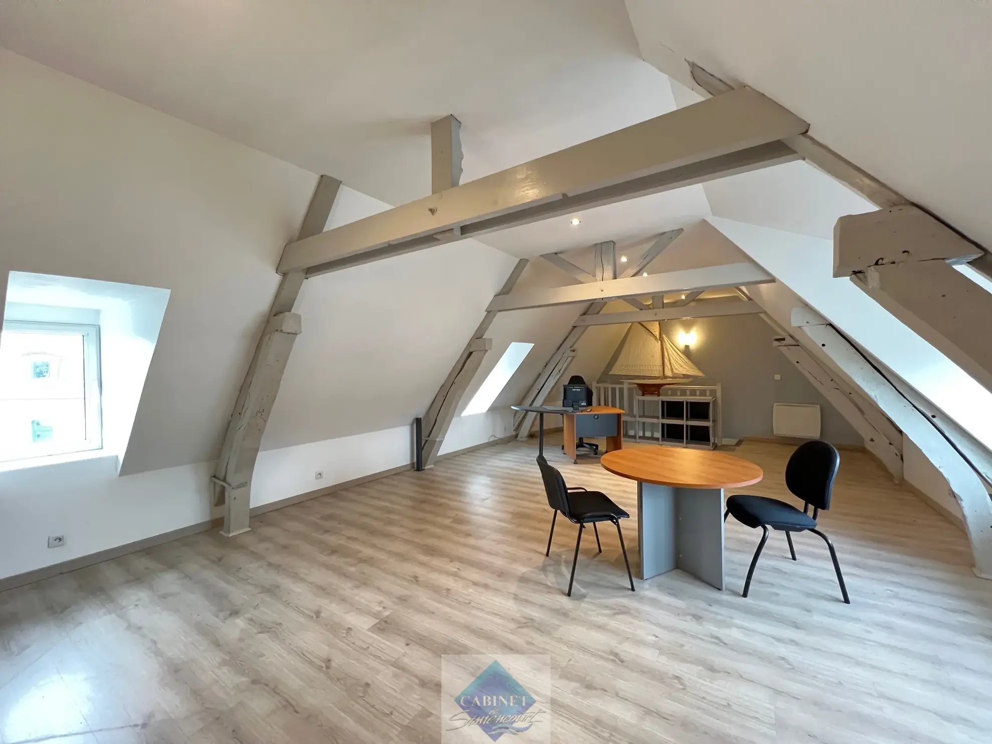 Immeuble de bureaux à vendre au cœur d'Abbeville, hyper-centre 
