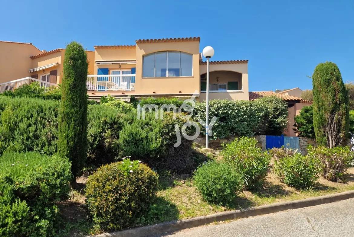 Appartement 2 pièces avec vue mer à Saint Aygulf en front de mer 